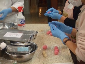 三段重のおせちを作る会 和菓子を作る様子