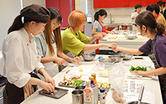 海外の大学生を対象にした和食講習会