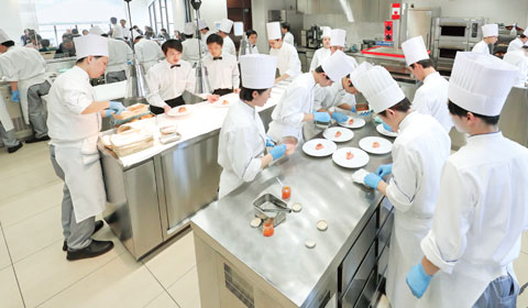 京都調理師専門学校 フレンチレストラン実習室